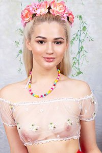 Kenia Dreamy Blonde Teen Model