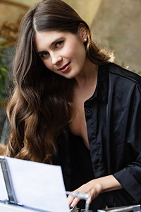 Luna Moonie Enigmatic Brunette